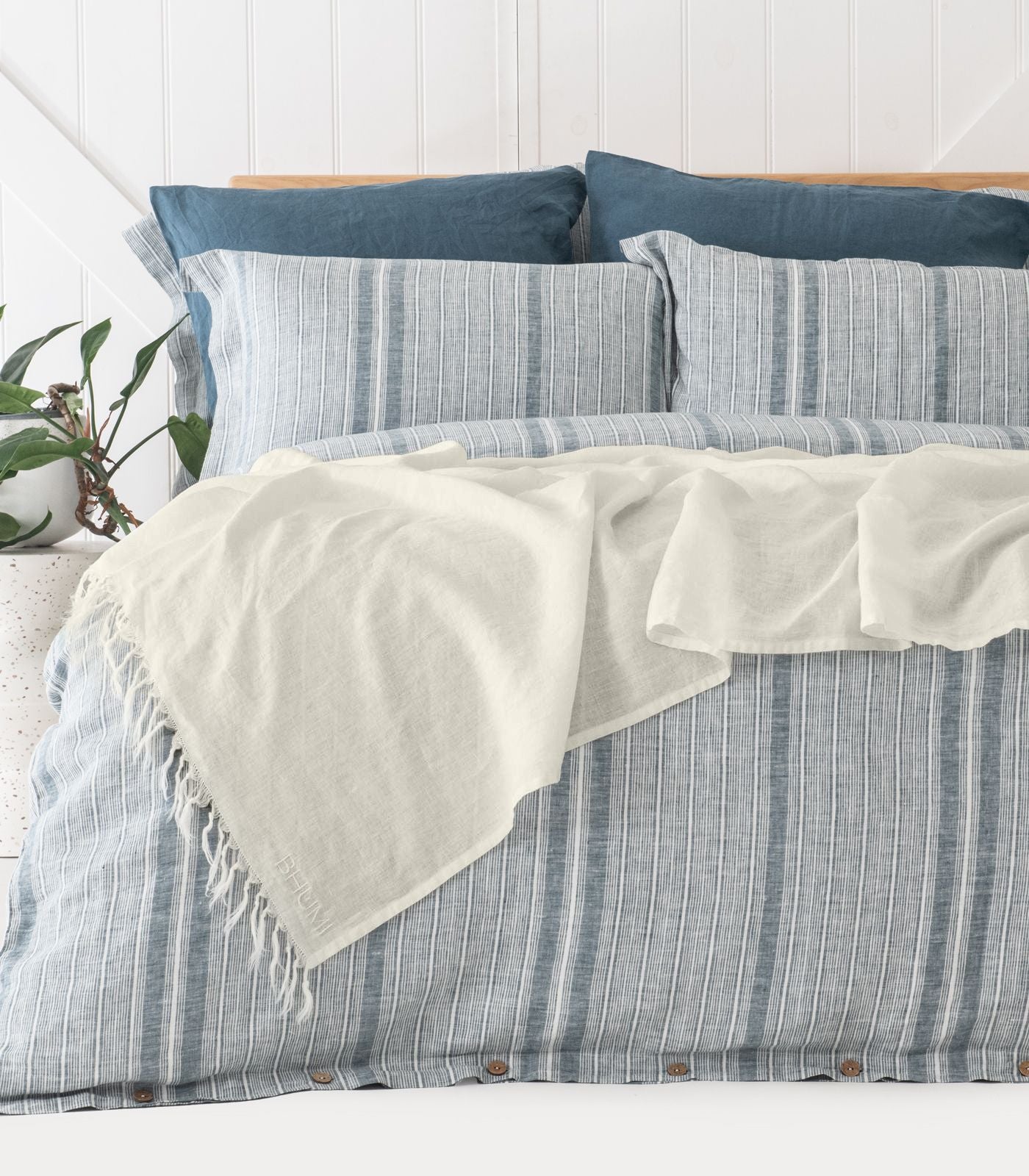 Bhumi Organic Cotton- Linen Throw - Ice