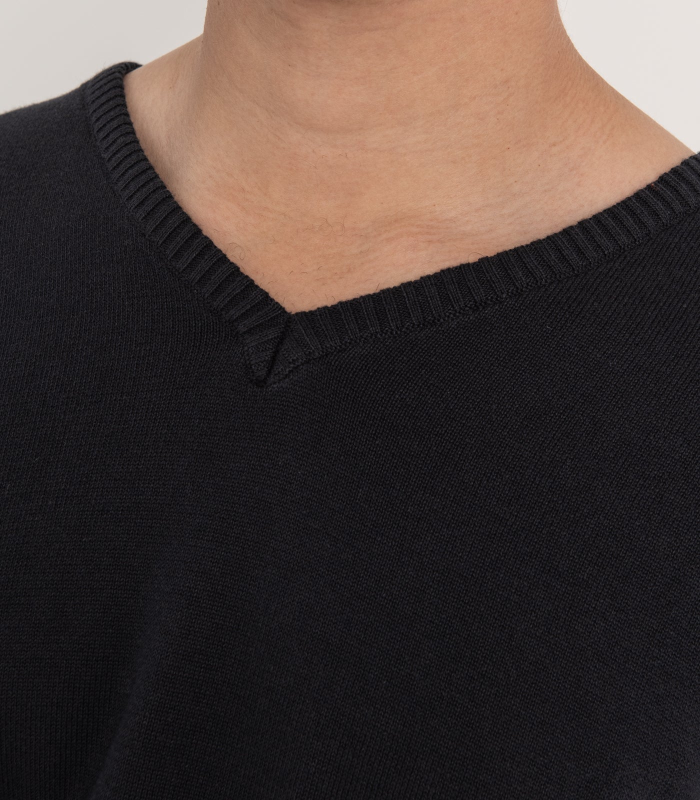 Bhumi Organic Cotton - Fine Knit V Neck Sweater - Charcoal